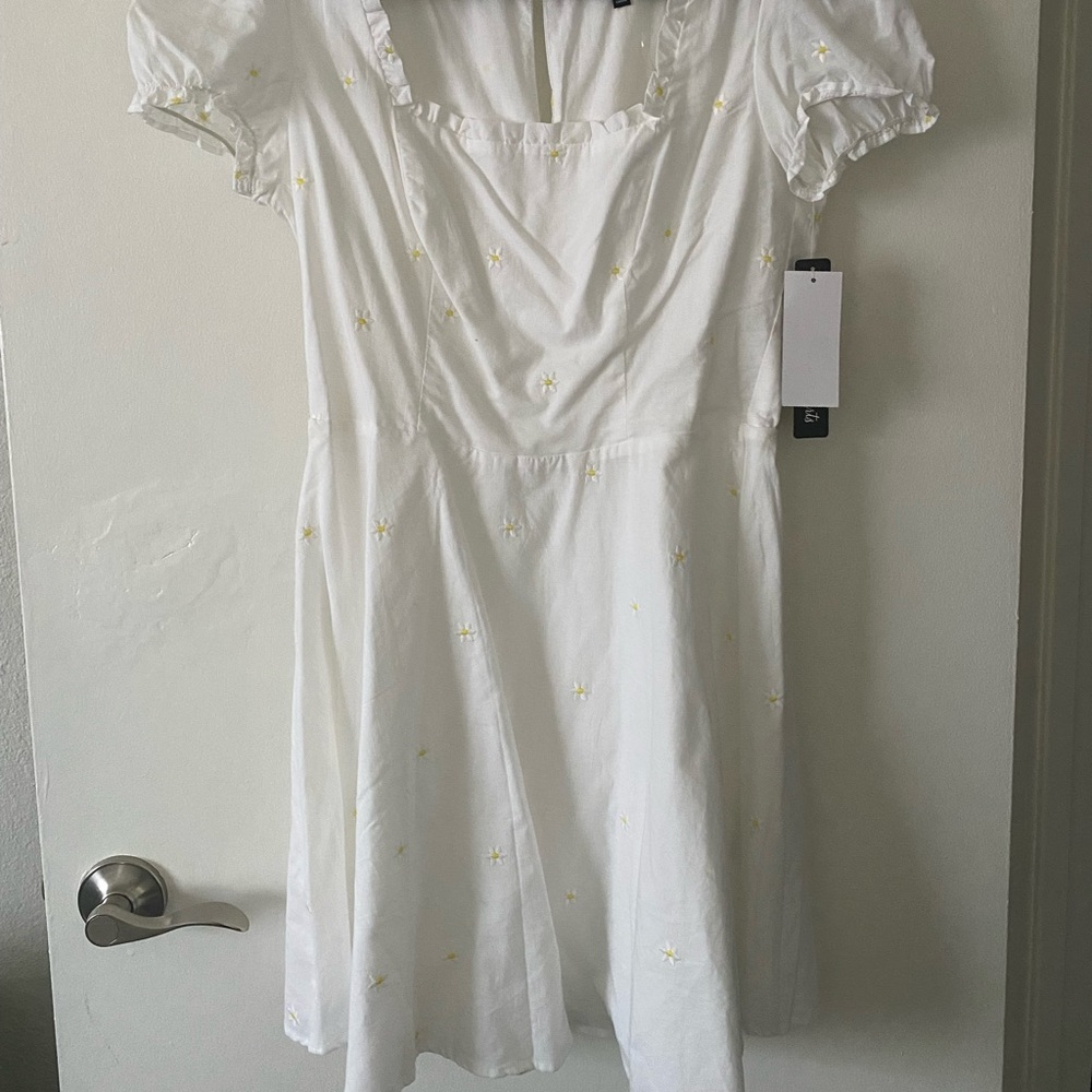 NEW WITH TAGS White Daisy Sundress